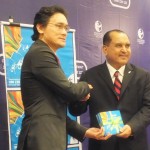 President Dato' Akhbar Satar handed over the handbook to Mr. Rizal Nainy, Deputy CEO of SME Corp Malaysia.